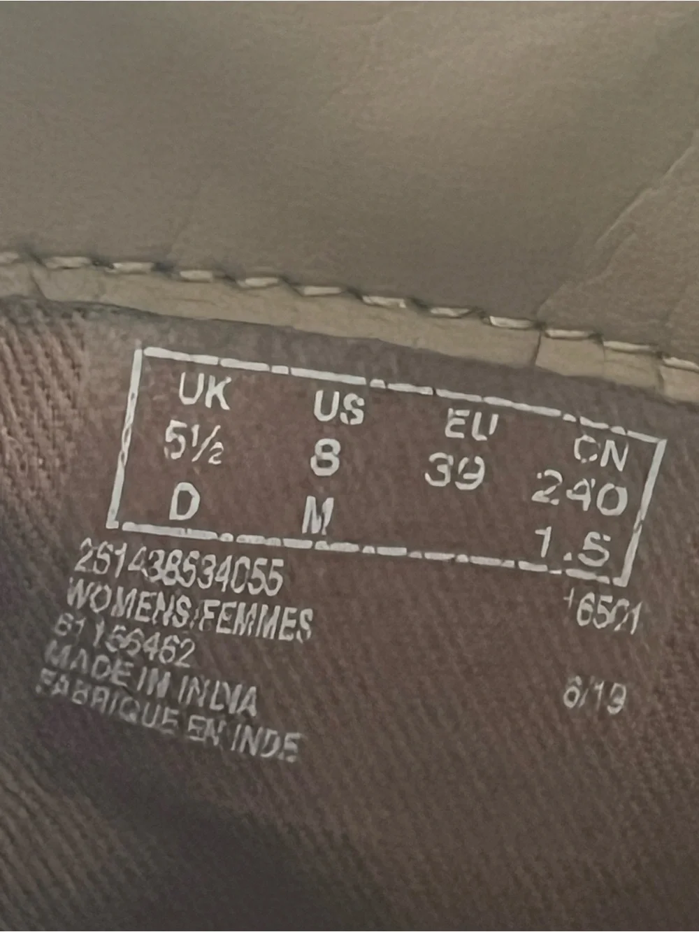 Clark’s Women’s Brown Leather Ankle Boots - Stylish Zip-Heel Design size 5.5